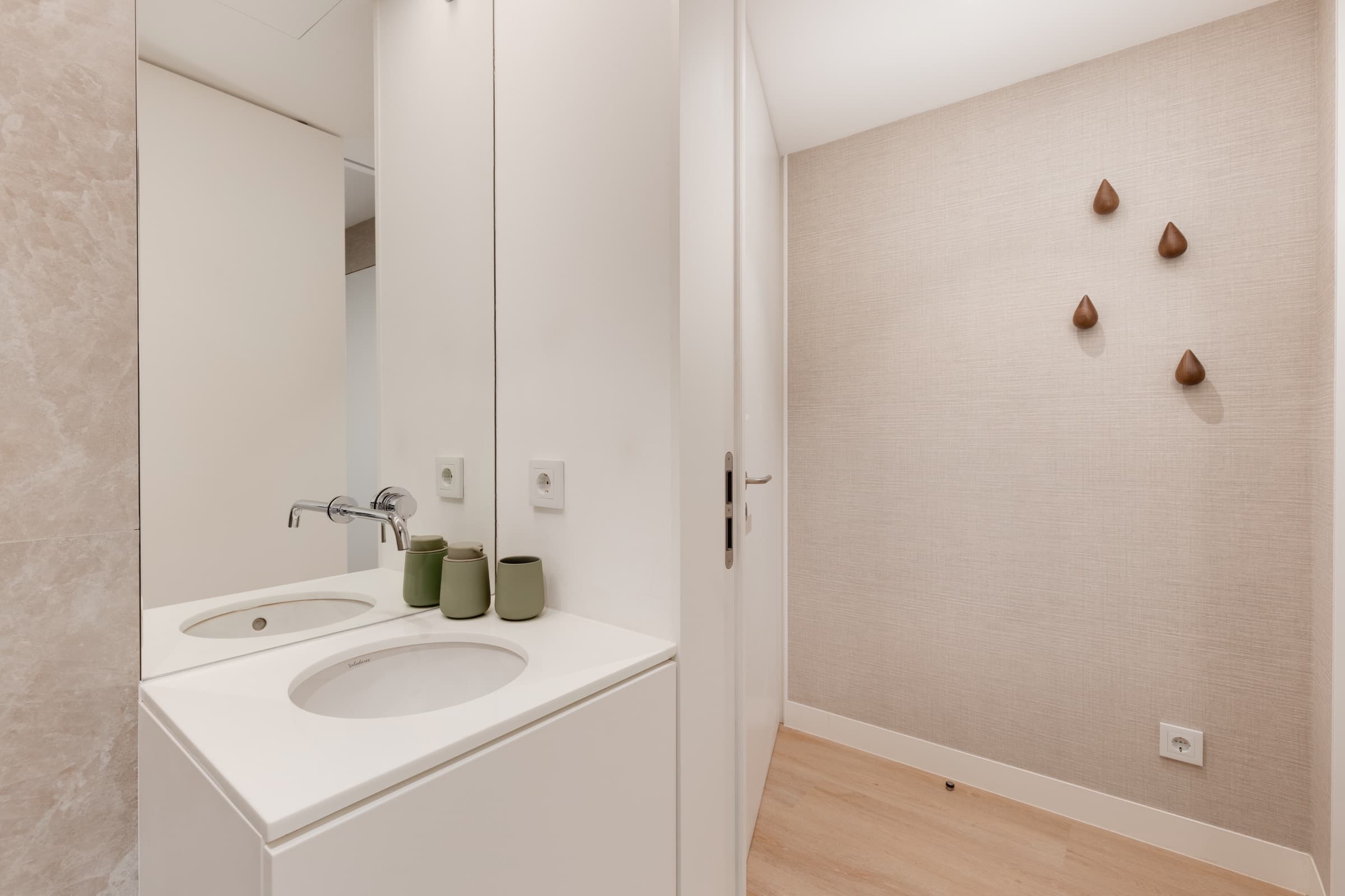 Baño — Encimera Nanoglass · Sanitarios Valadares